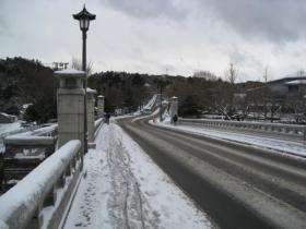 雪の川原