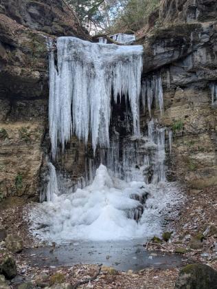 三居沢不動尊「凍る滝」