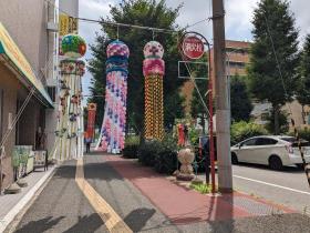 仙台駅東口関紙店さん前の七夕飾り